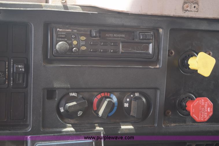 image for item K6204 1996 International 4900 dump truck