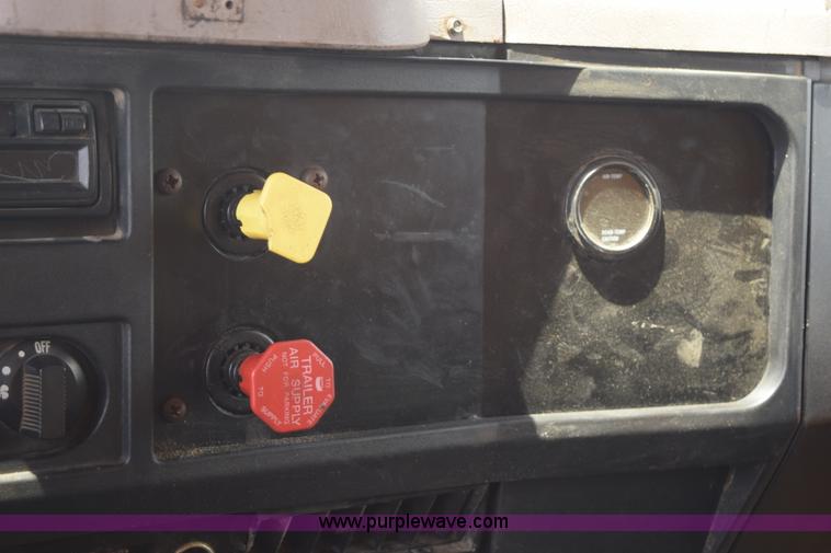 image for item K6204 1996 International 4900 dump truck