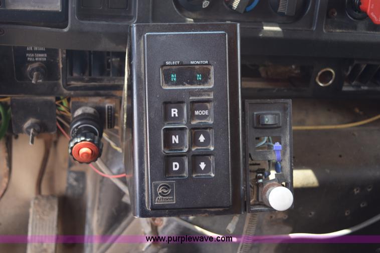 image for item K6204 1996 International 4900 dump truck