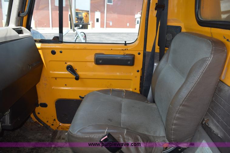 image for item K6204 1996 International 4900 dump truck