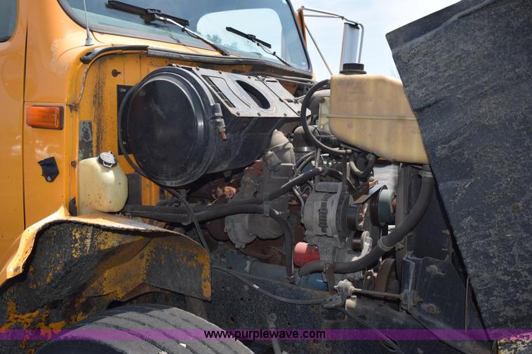 image for item K6204 1996 International 4900 dump truck