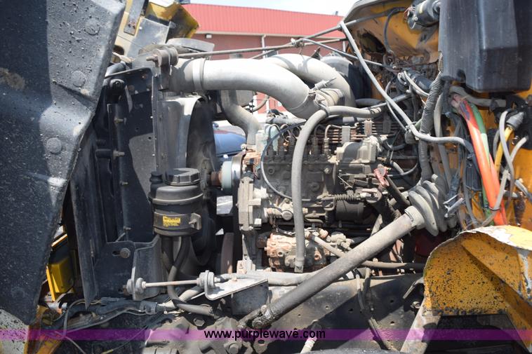 image for item K6204 1996 International 4900 dump truck