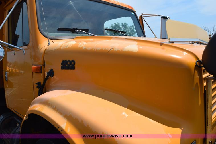 image for item K6204 1996 International 4900 dump truck