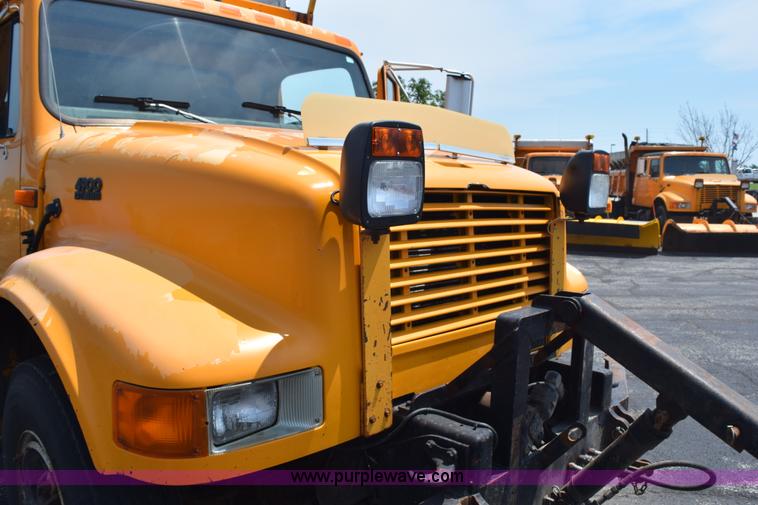 image for item K6204 1996 International 4900 dump truck