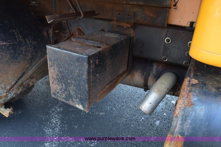 image for item K6204 1996 International 4900 dump truck