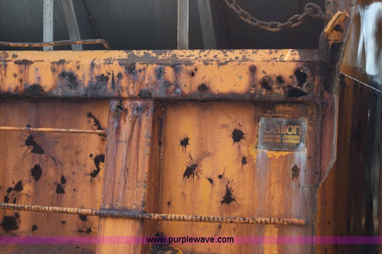 image for item K6204 1996 International 4900 dump truck