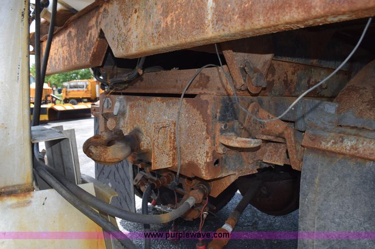 image for item K6204 1996 International 4900 dump truck
