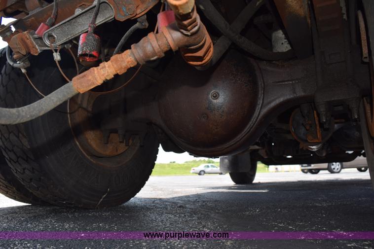 image for item K6204 1996 International 4900 dump truck