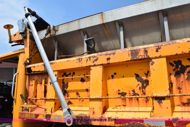 image for item K6204 1996 International 4900 dump truck