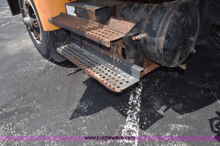 image for item K6204 1996 International 4900 dump truck