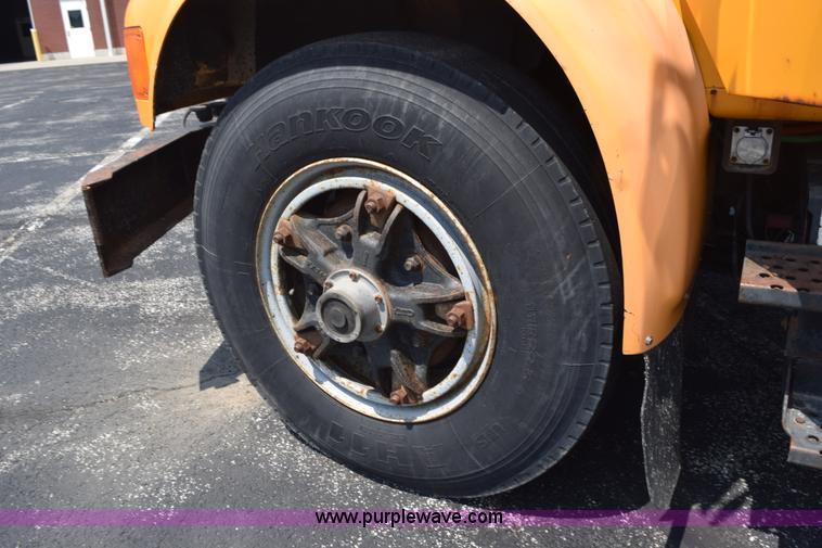 image for item K6204 1996 International 4900 dump truck