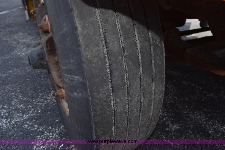 image for item K6204 1996 International 4900 dump truck