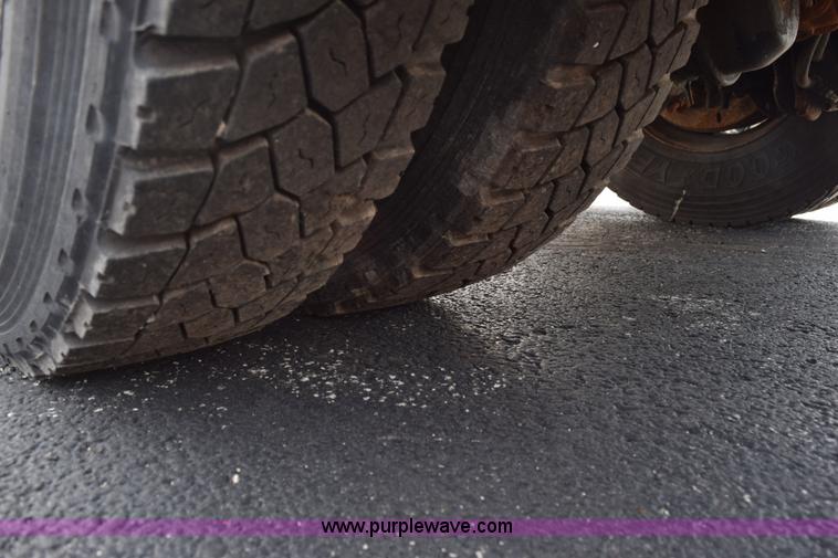 image for item K6204 1996 International 4900 dump truck