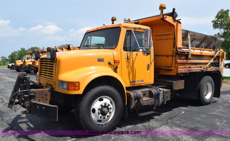 image for item K6205 2002 International 4900 dump truck