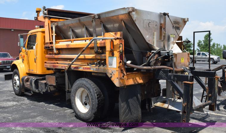 image for item K6205 2002 International 4900 dump truck
