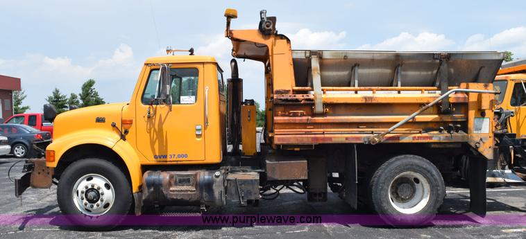 image for item K6205 2002 International 4900 dump truck