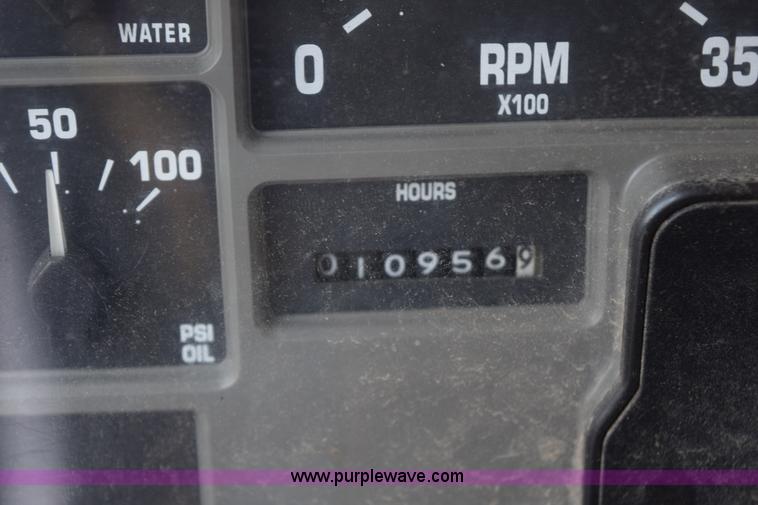 image for item K6205 2002 International 4900 dump truck