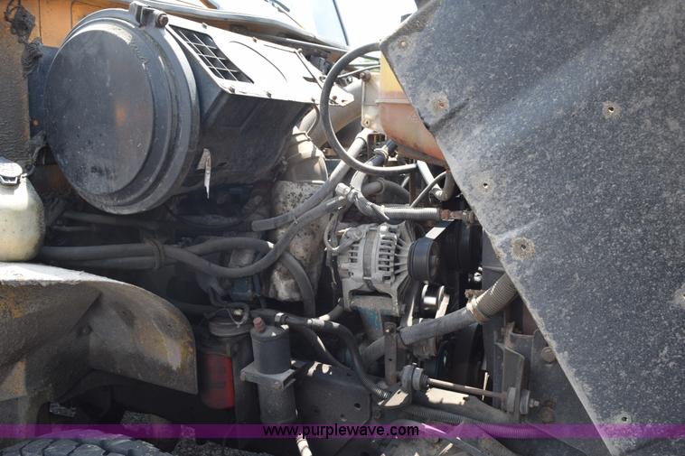 image for item K6205 2002 International 4900 dump truck