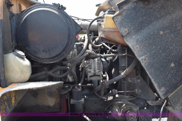 image for item K6205 2002 International 4900 dump truck