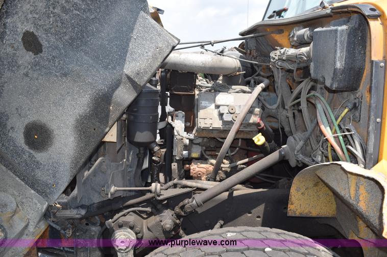 image for item K6205 2002 International 4900 dump truck