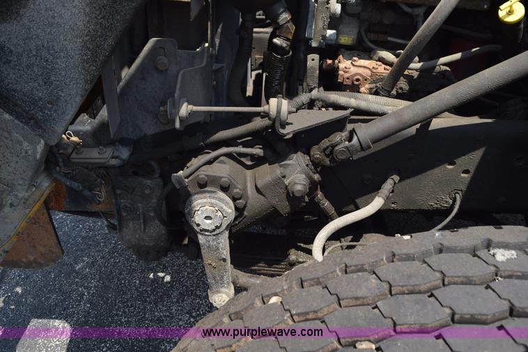 image for item K6205 2002 International 4900 dump truck