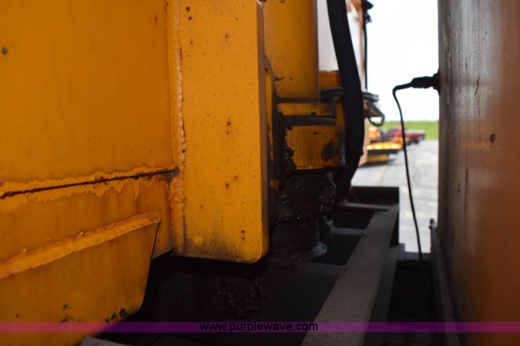 image for item K6205 2002 International 4900 dump truck