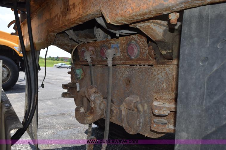 image for item K6205 2002 International 4900 dump truck