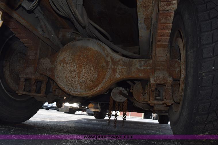 image for item K6205 2002 International 4900 dump truck