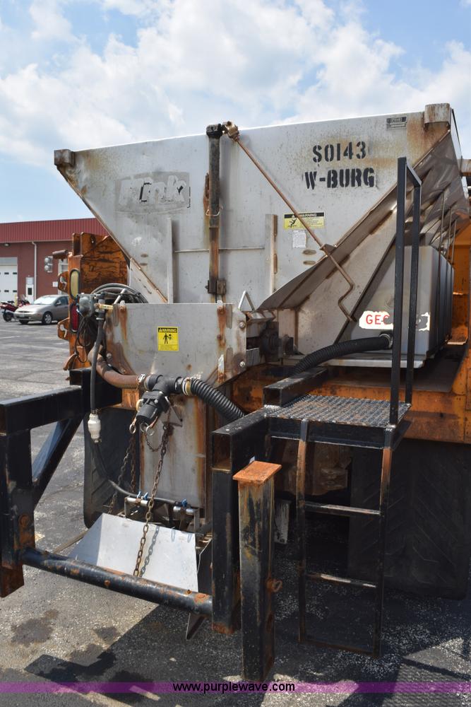 image for item K6205 2002 International 4900 dump truck