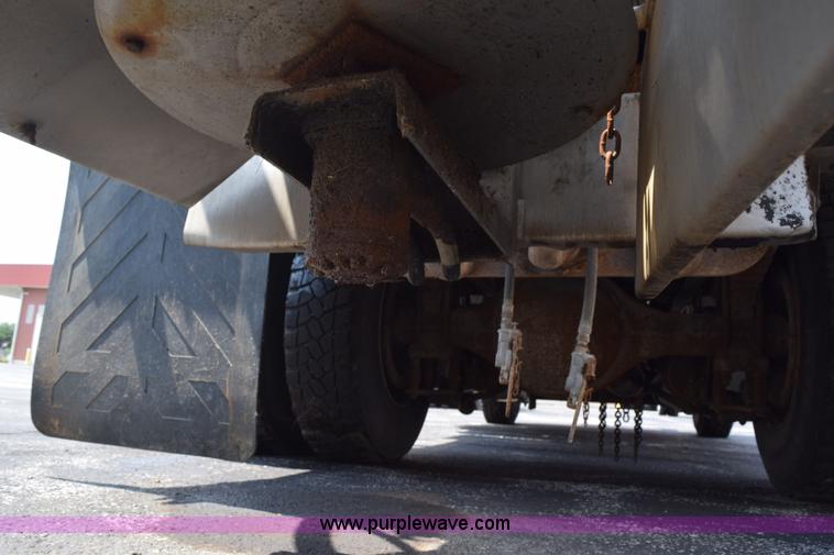 image for item K6205 2002 International 4900 dump truck