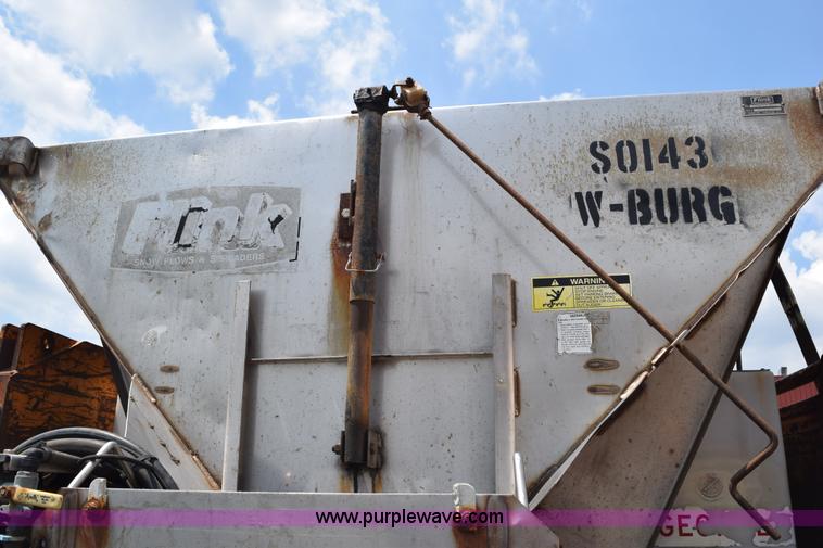 image for item K6205 2002 International 4900 dump truck