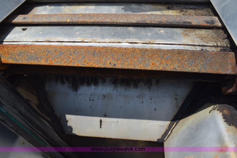 image for item K6205 2002 International 4900 dump truck