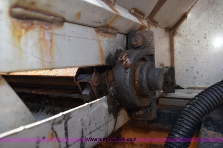 image for item K6205 2002 International 4900 dump truck