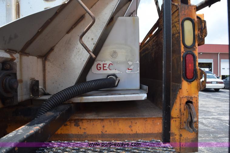 image for item K6205 2002 International 4900 dump truck