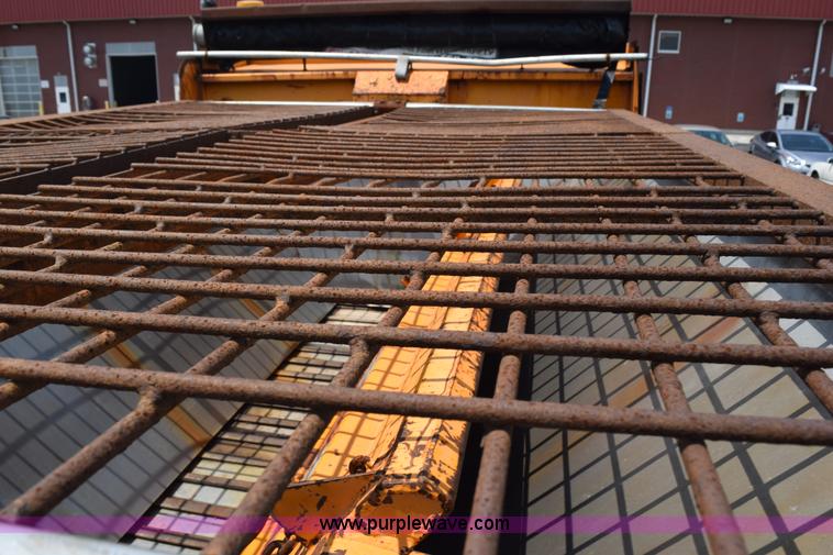 image for item K6205 2002 International 4900 dump truck