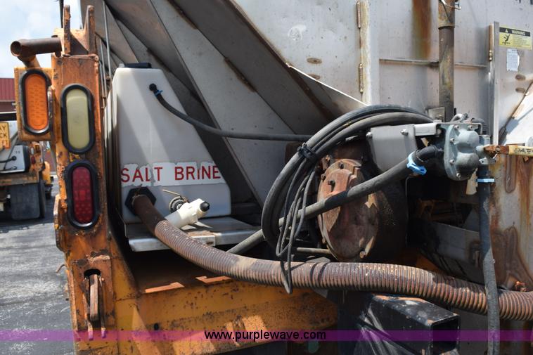 image for item K6205 2002 International 4900 dump truck