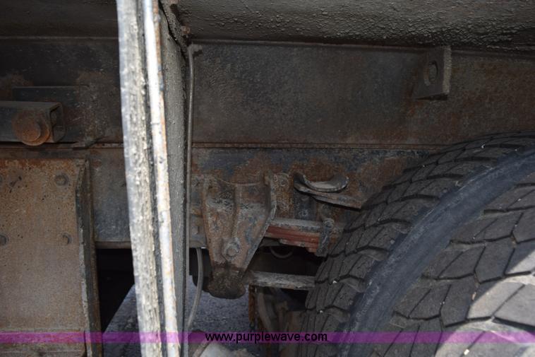 image for item K6205 2002 International 4900 dump truck