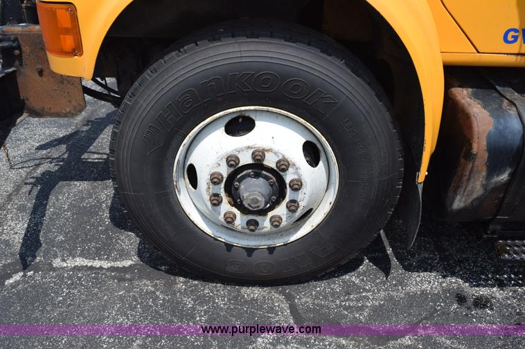 image for item K6205 2002 International 4900 dump truck