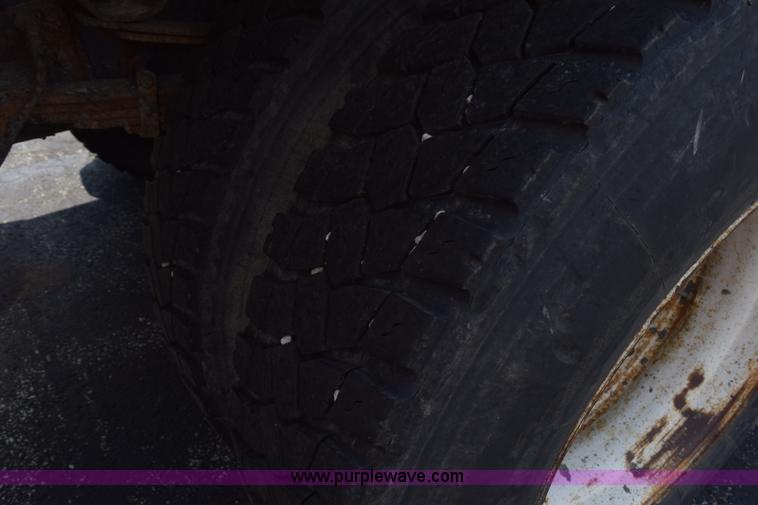 image for item K6205 2002 International 4900 dump truck