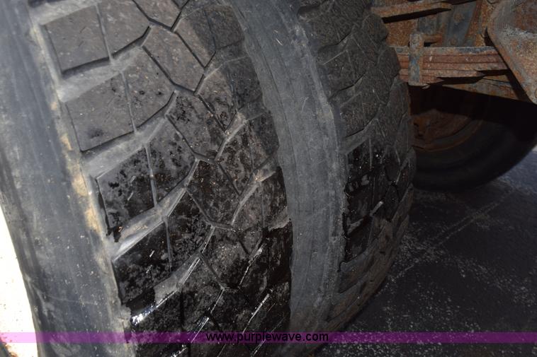 image for item K6205 2002 International 4900 dump truck