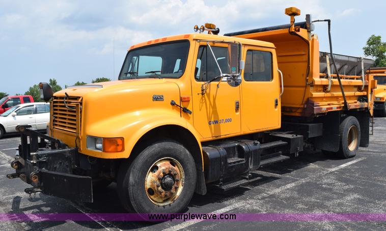 image for item K6206 2002 International 4900 dump truck