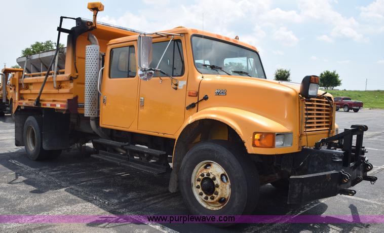 image for item K6206 2002 International 4900 dump truck