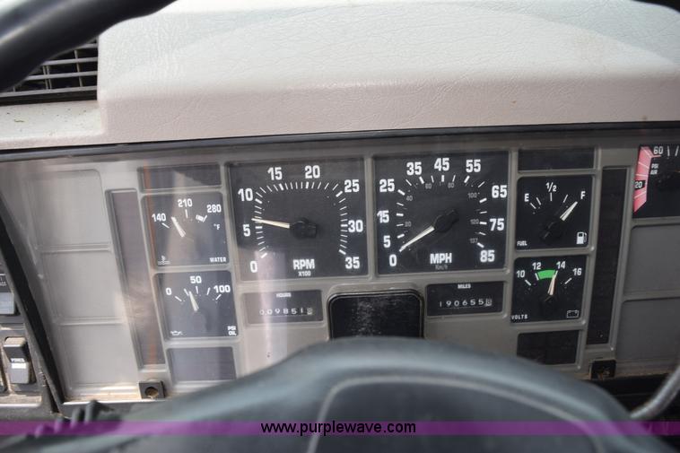 image for item K6206 2002 International 4900 dump truck