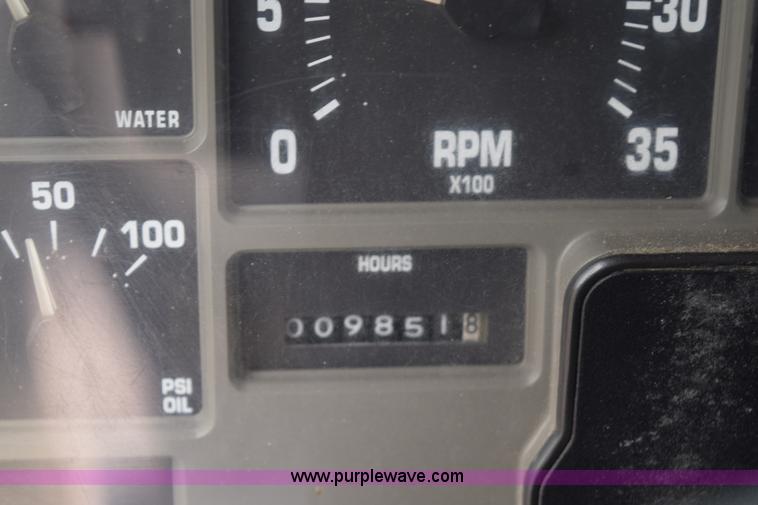 image for item K6206 2002 International 4900 dump truck