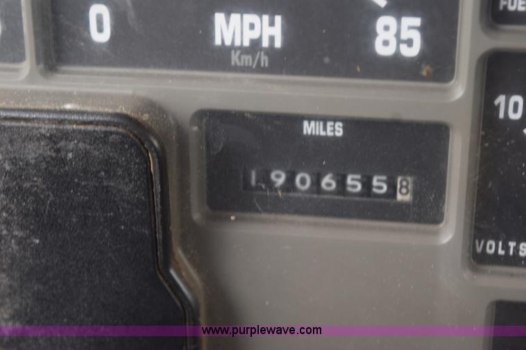 image for item K6206 2002 International 4900 dump truck