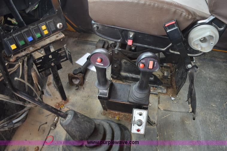 image for item K6206 2002 International 4900 dump truck