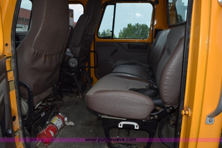 image for item K6206 2002 International 4900 dump truck