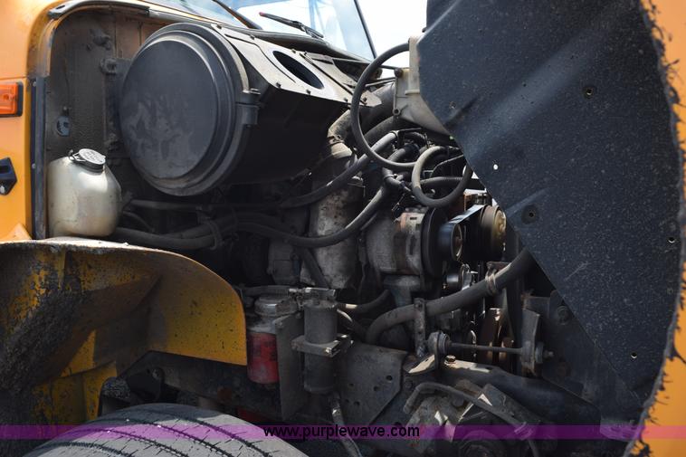 image for item K6206 2002 International 4900 dump truck