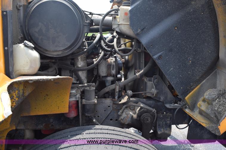 image for item K6206 2002 International 4900 dump truck