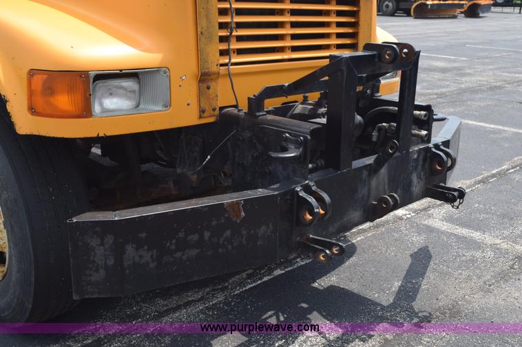 image for item K6206 2002 International 4900 dump truck